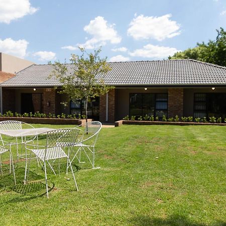 Opstal Gastehuis Potchefstroom Eksteriør bilde