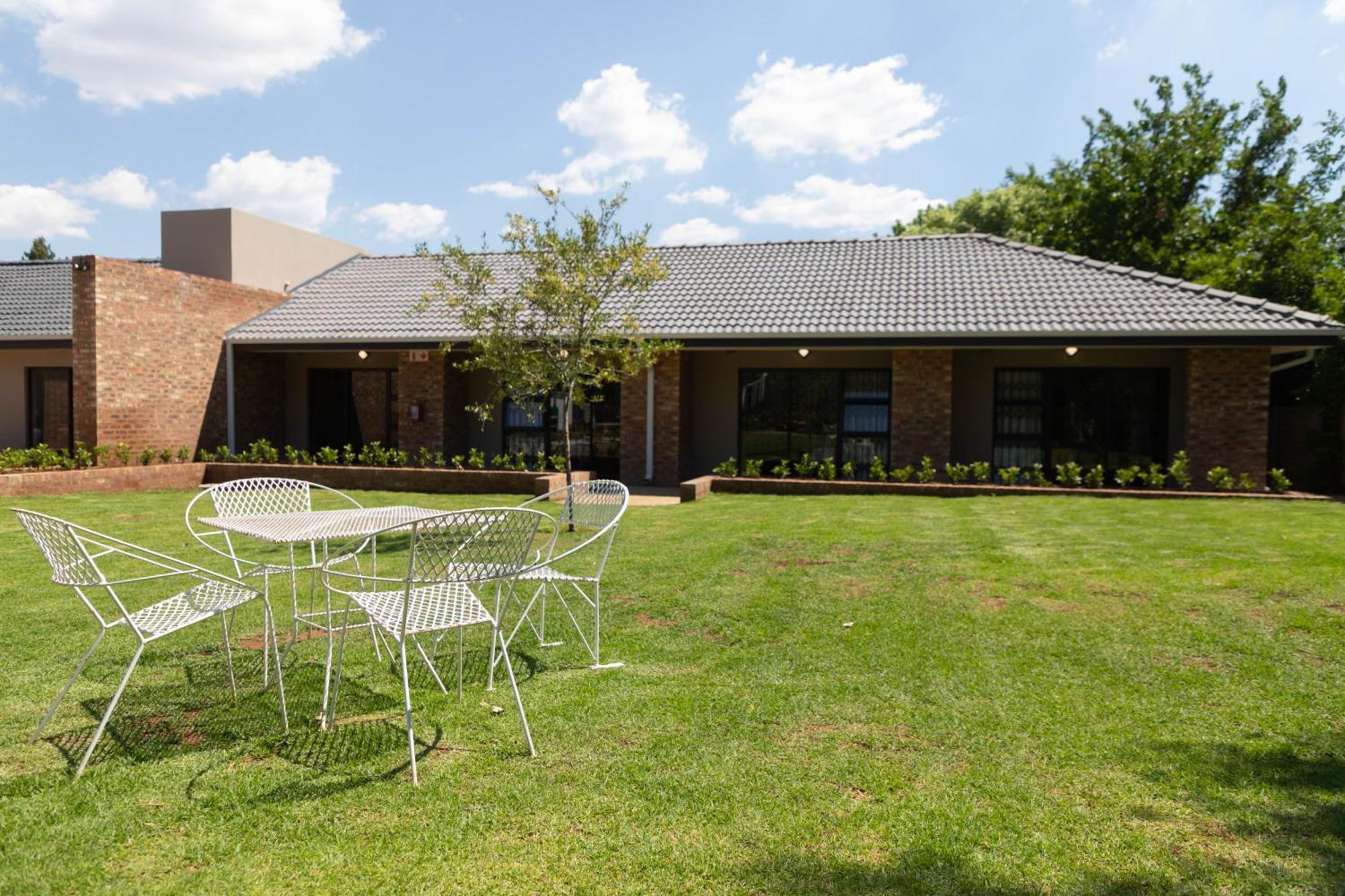 Opstal Gastehuis Potchefstroom Eksteriør bilde